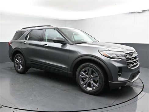 New 2026 Ford Explorer Active w/ Active Comfort Package image 3