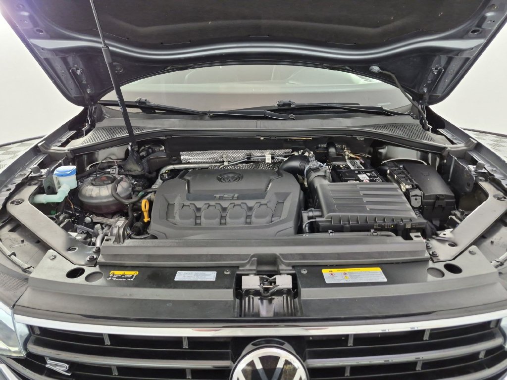 Used 2023 Volkswagen Tiguan SE R-Line FWD image 37