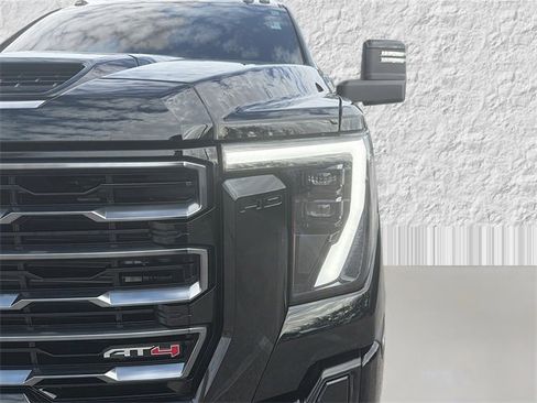 Used 2025 GMC Sierra 2500 AT4 w/ AT4 Premium Plus Package image 9