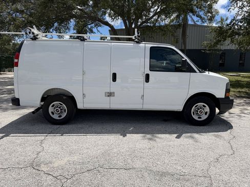 Used 2025 GMC Savana 3500 RWD image 8