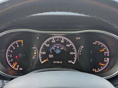 Used 2019 Jeep Grand Cherokee Laredo image 12