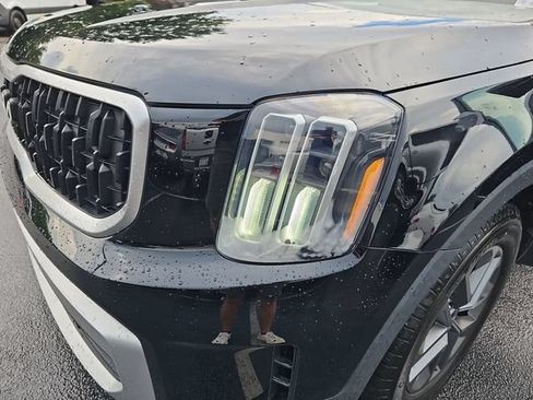 Used 2023 Kia Telluride LX AWD/4WD image 34