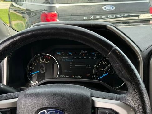 Used 2015 Ford F150 Lariat w/ Equipment Group 502A Luxury AWD/4WD image 11