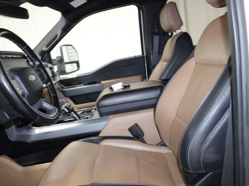 Used 2023 Ford F150 Lariat w/ Trailer Tow Package image 17