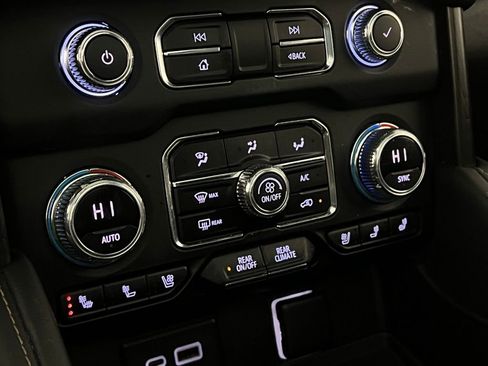 Used 2022 GMC Yukon AT4 w/ Technology Package image 18