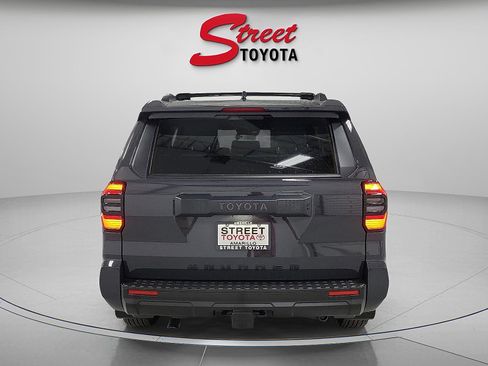 Used 2025 Toyota 4Runner SR5 AWD/4WD image 3