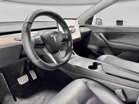 Used 2022 Tesla Model Y Performance image 17
