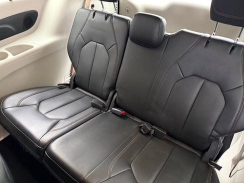 Used 2017 Chrysler Pacifica Touring-L Plus image 24