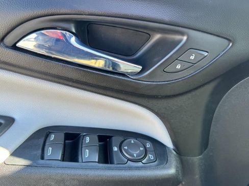 Used 2018 Chevrolet Equinox LS image 15