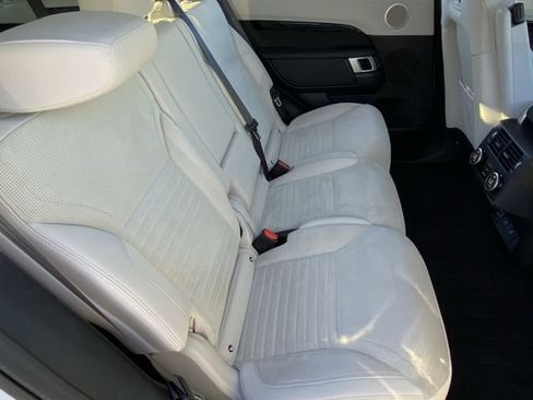 Used 2025 Land Rover Discovery S image 22