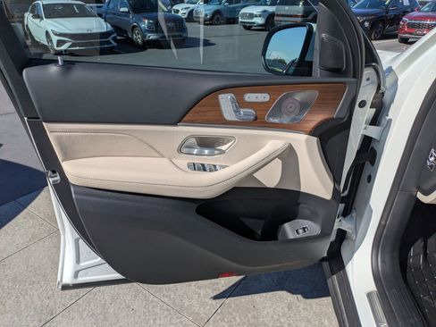 Used 2024 Mercedes-Benz GLS 450 4MATIC image 14