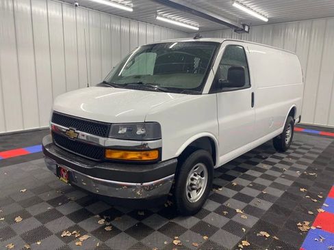Used 2022 Chevrolet Express 2500 w/ Driver Convenience Package image 5