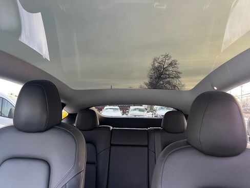 Used 2021 Tesla Model Y Long Range image 26