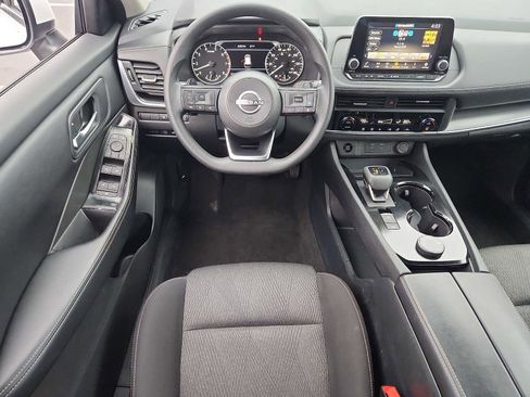 Used 2024 Nissan Rogue SV image 11