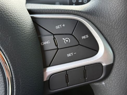 Used 2021 Jeep Renegade Sport image 30