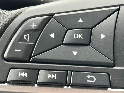 New 2025 Nissan Versa SR w/ Trunk Package image 26