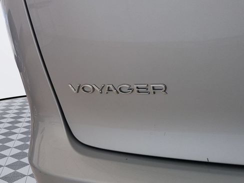 Used 2022 Chrysler Voyager LX FWD image 25