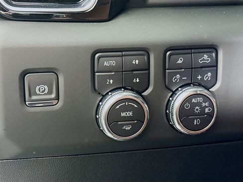 New 2025 GMC Sierra 3500 Denali Ultimate image 10