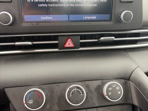 Used 2023 Hyundai Elantra SE FWD image 6