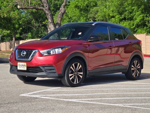 Used 2019 Nissan Kicks SV image 8