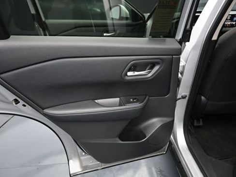 Used 2025 Nissan Rogue SV AWD/4WD image 35