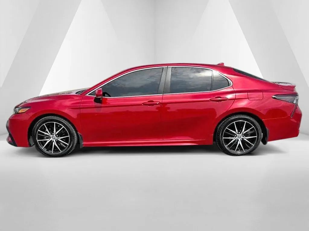 Used 2023 Toyota Camry SE w/ Convenience Package FWD image 4