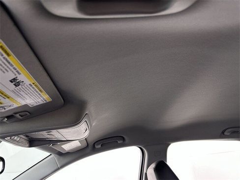 Used 2024 Chevrolet Equinox Premier image 19