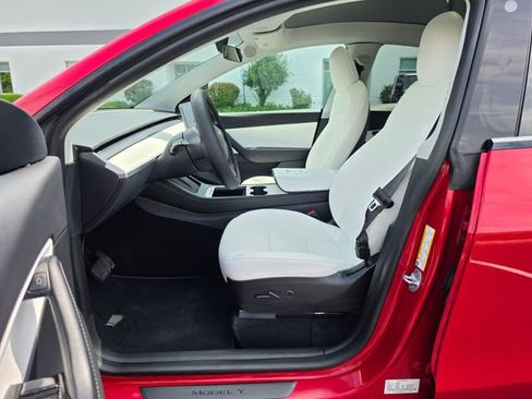 Used 2022 Tesla Model Y Long Range AWD/4WD image 24