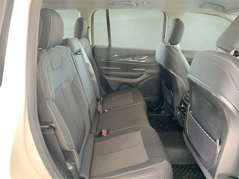 Used 2023 Jeep Grand Cherokee Laredo image 26