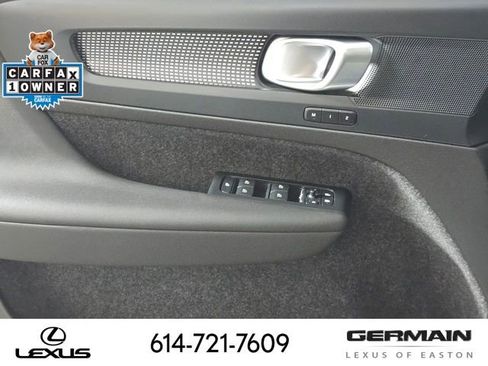 Used 2025 Volvo XC40 B5 Plus AWD/4WD image 28
