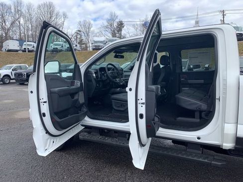 New 2026 Ford F350 Lariat w/ Black Appearance Package image 17