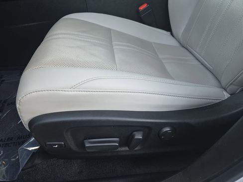 Used 2022 Lexus RX 350L Luxury image 32