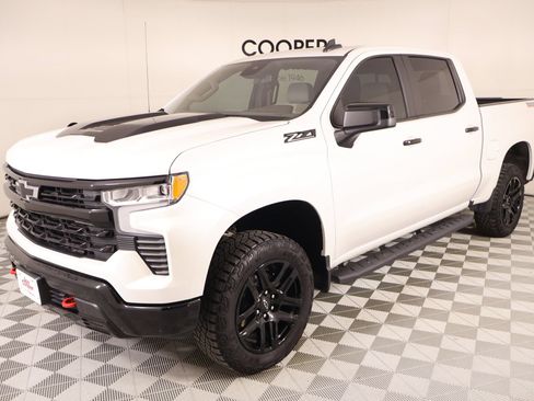 Used 2024 Chevrolet Silverado 1500 LT Trail Boss w/ Convenience Package II AWD/4WD image 11