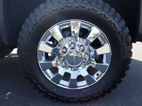 Used 2017 GMC Sierra 2500 Denali w/ Duramax Plus Package AWD/4WD image 19