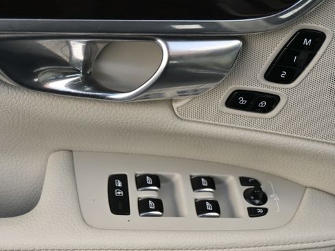 Used 2018 Volvo S90 T5 Momentum image 29