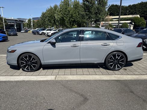 Used 2024 Honda Accord Touring image 8