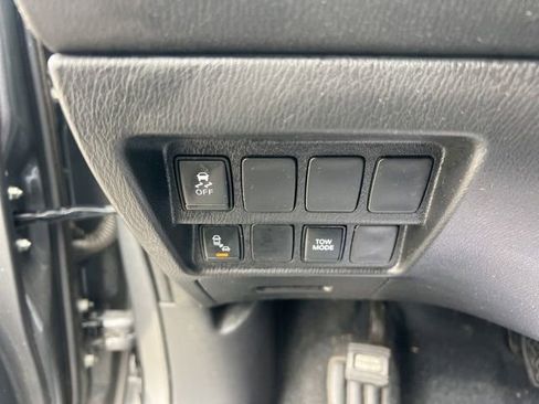 Used 2020 Nissan Pathfinder SV image 25