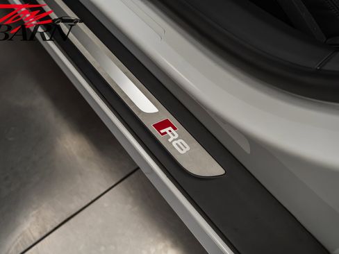 Used 2018 Audi R8 V10 image 24