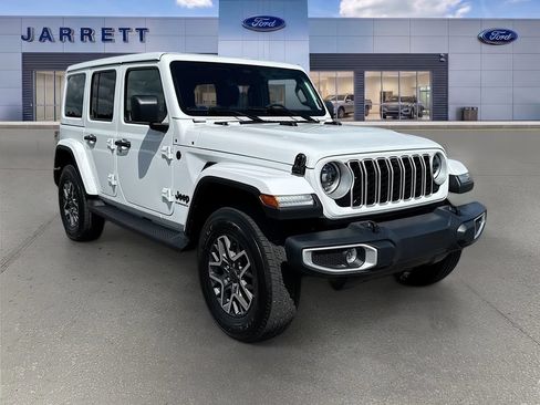Used 2026 Jeep Wrangler Unlimited Sahara AWD/4WD image 1