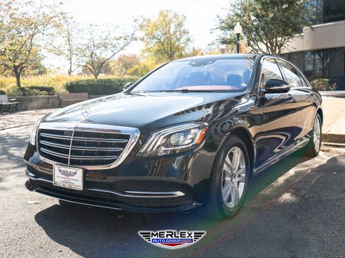 Used 2018 Mercedes-Benz S 560 4MATIC Sedan w/ Premium Package image 3