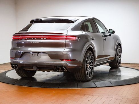 Used 2025 Porsche Cayenne image 6