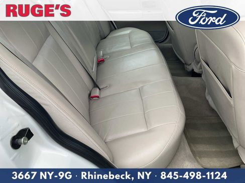 Used 2011 Ford Crown Victoria LX w/ Comfort Appearance Pkg RWD image 12
