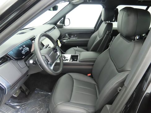 New 2026 Land Rover Range Rover SE image 18