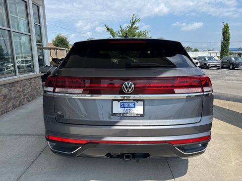 Used 2025 Volkswagen Atlas Cross Sport SE FWD image 4