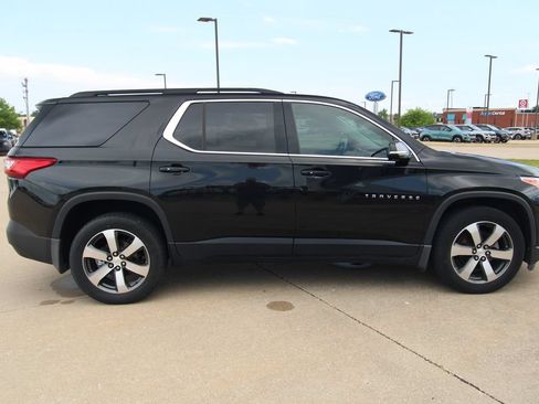 Used 2019 Chevrolet Traverse LT w/ LPO, Blackout Package AWD/4WD image 4