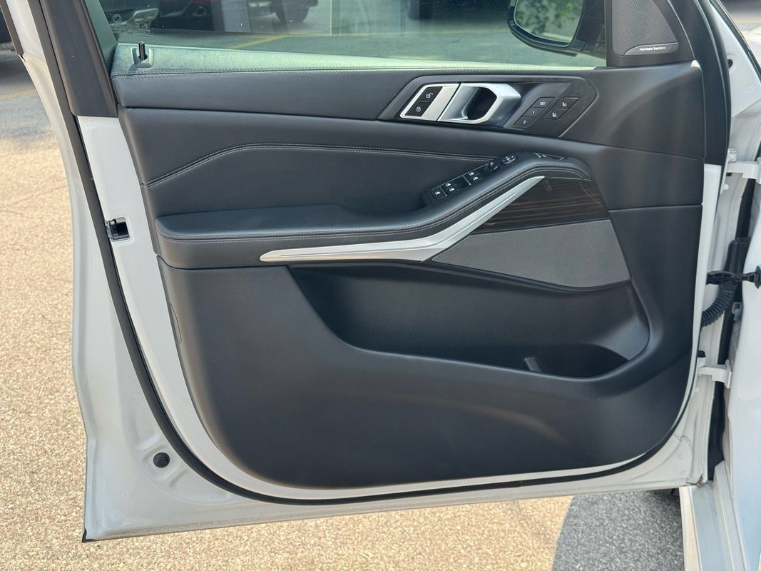 Used 2020 BMW X5 M50i AWD/4WD image 26