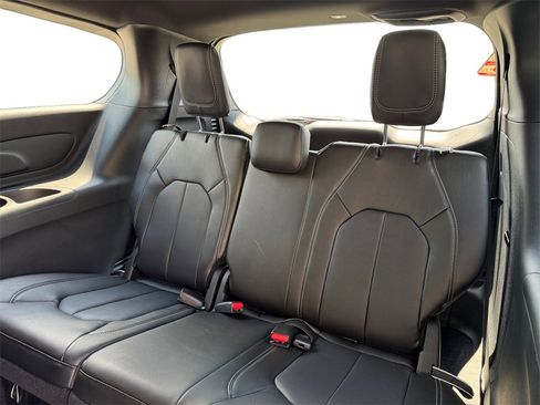 New 2026 Chrysler Pacifica Select image 13