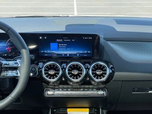 New 2025 Mercedes-Benz GLA 250 image 4