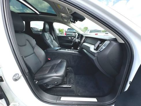 Used 2024 Volvo XC60 B5 Core w/ Protection Package Premier AWD/4WD image 29