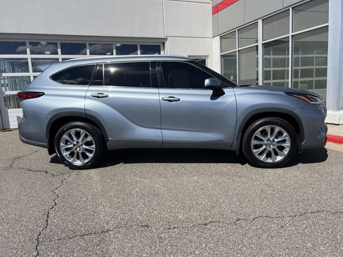 Used 2023 Toyota Highlander Limited AWD/4WD image 11